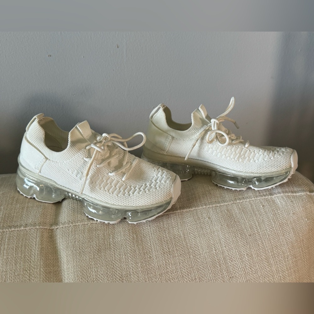 Link Classic White Canvas Shoes